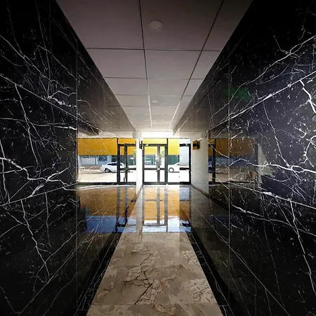 Adam Apart Hotel *